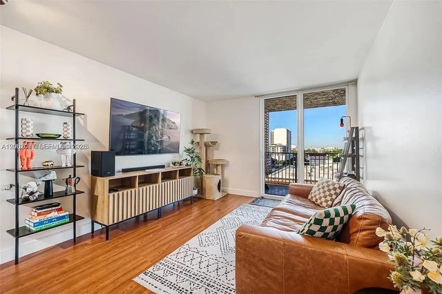 5 of 10 - 850 N Miami Avenue #w-906, Miami, FL