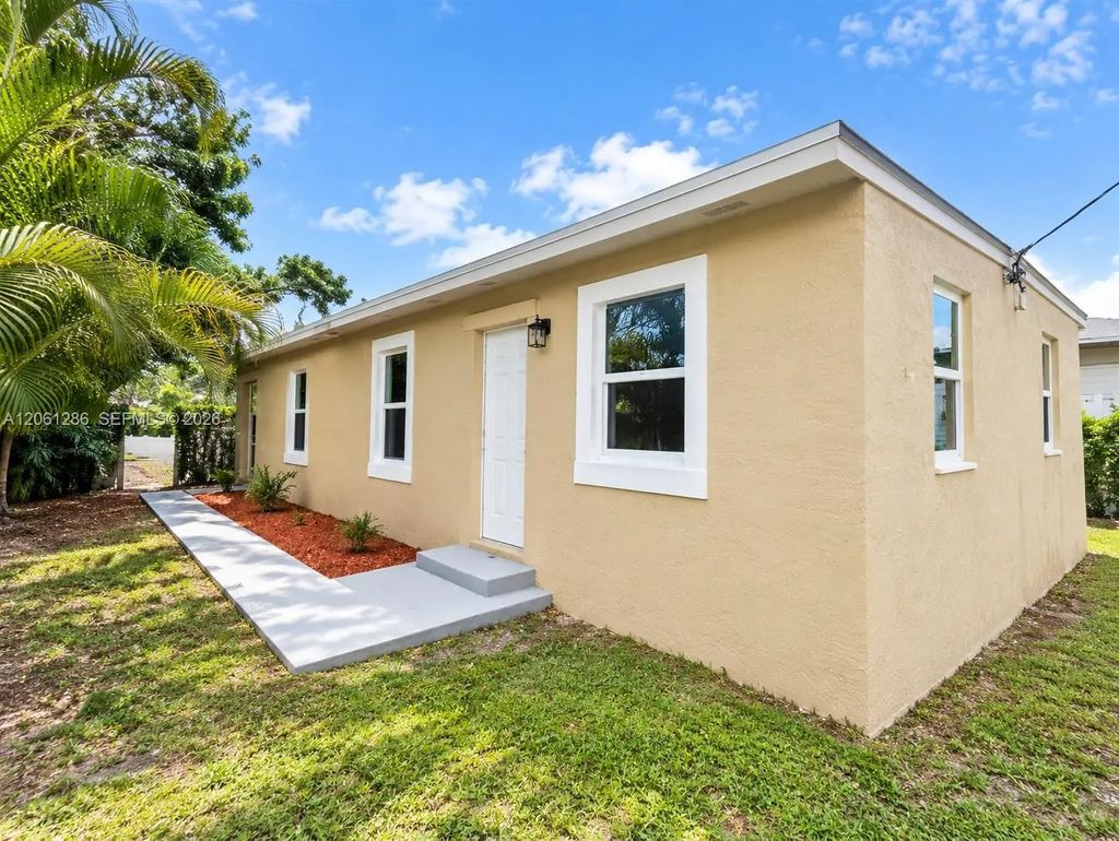 728 Sw 6th Street #2, Dania Beach