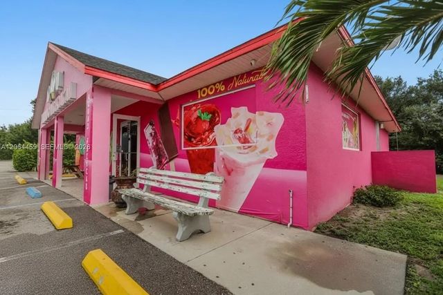 3 of 28 - 155 W Cowboy Way, LaBelle, FL