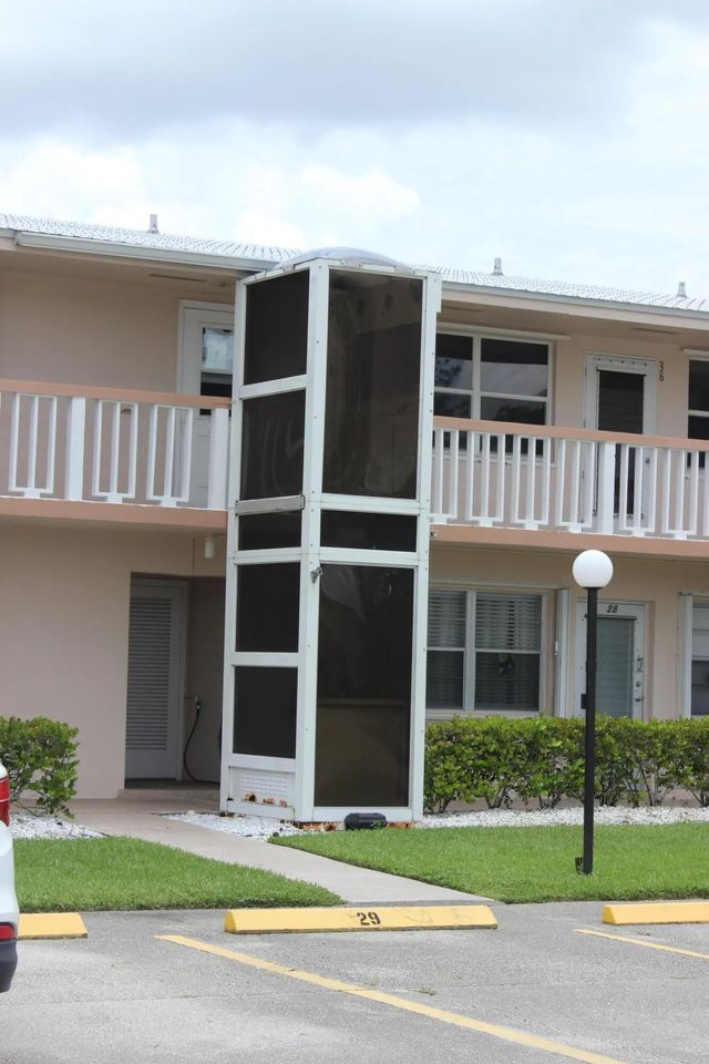 4 of 50 - 35 Somerset B #35, West Palm Beach, FL
