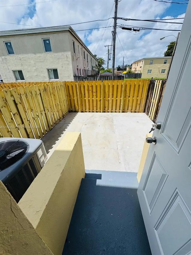 3 of 13 - 8454 Nw 4th Avenue #8454, Miami, FL