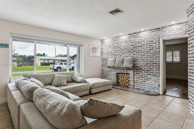 3 of 21 - 6931 Sw 2nd Street, Pembroke Pines, FL
