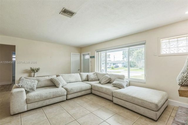 4 of 21 - 6931 Sw 2nd Street, Pembroke Pines, FL