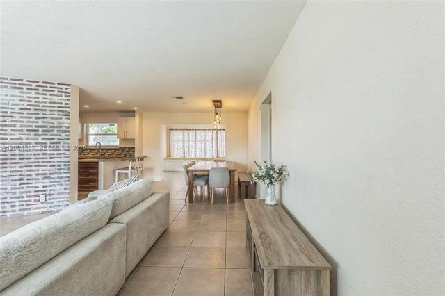 5 of 21 - 6931 Sw 2nd Street, Pembroke Pines, FL