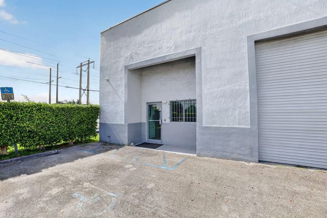 5 of 53 - 2202 W 78th Street, Hialeah, FL