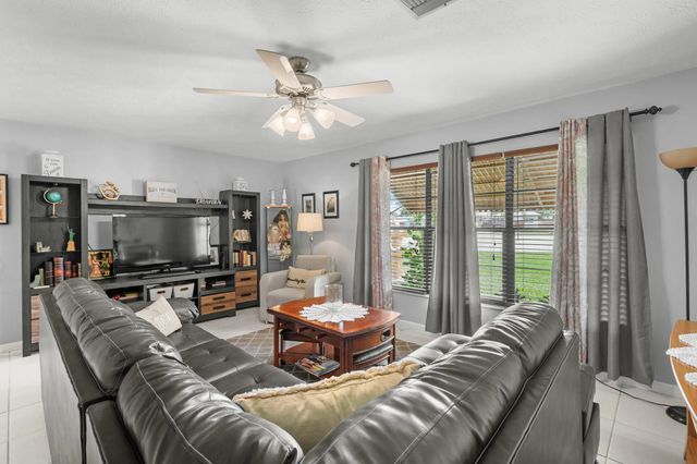 4 of 28 - 104 W Aldea Street, Port St. Lucie, FL