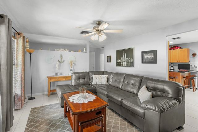 5 of 28 - 104 W Aldea Street, Port St. Lucie, FL