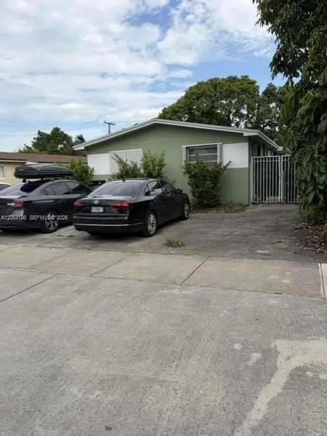 210 E 10th Street, Hialeah