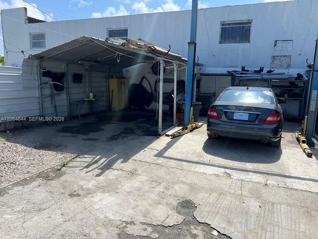 5 of 12 - 205 N Dixie Highway, Hallandale Beach, FL