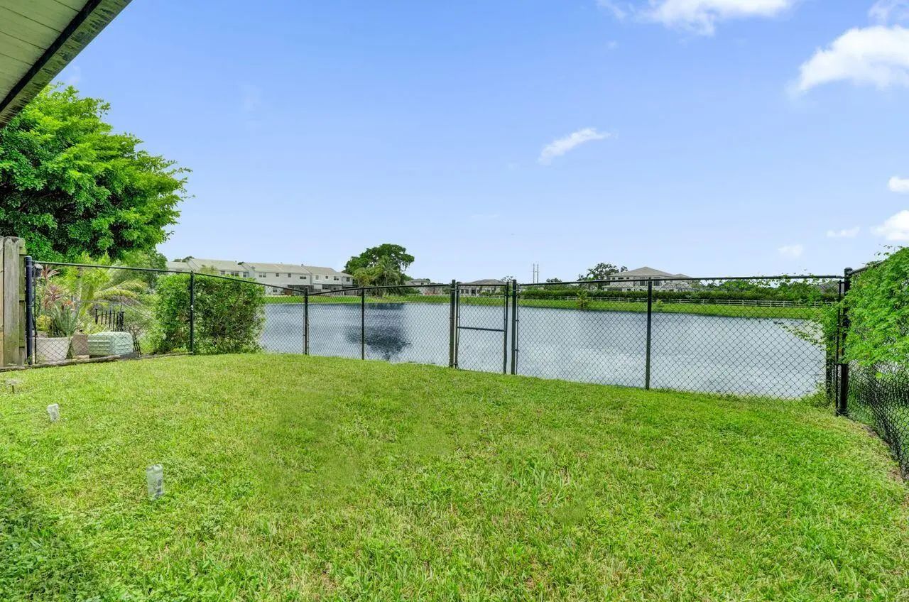 4737 Grapevine Way, Davie