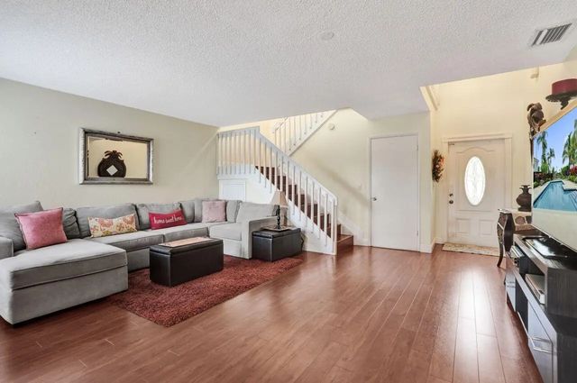 3 of 38 - 4737 Grapevine Way, Davie, FL