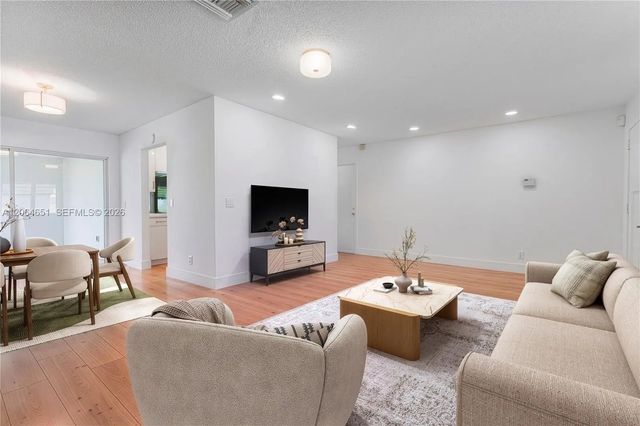 8830 Nw 17th Street, Plantation