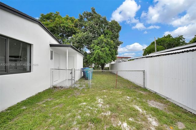 3 of 25 - 16930 Nw 37th Place, Miami Gardens, FL