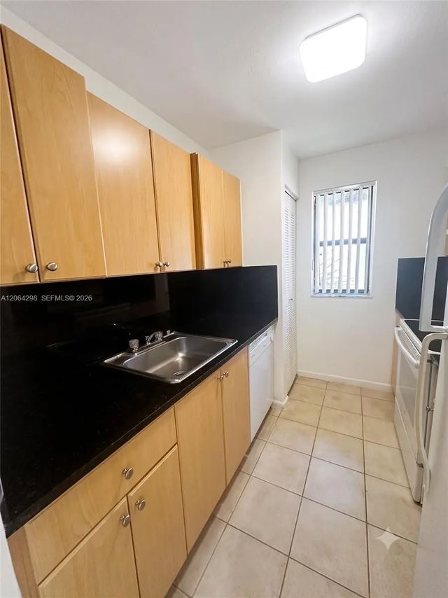 7220 Nw 179 Street #201, Hialeah