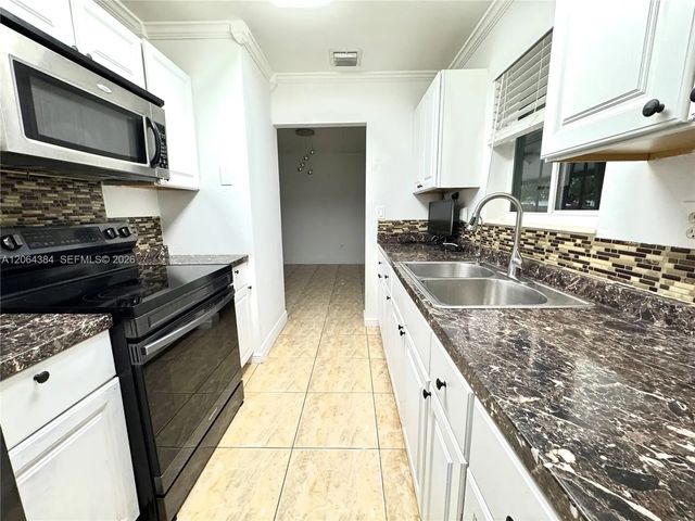 5 of 21 - 2950 Nw 210th Terrace, Miami Gardens, FL
