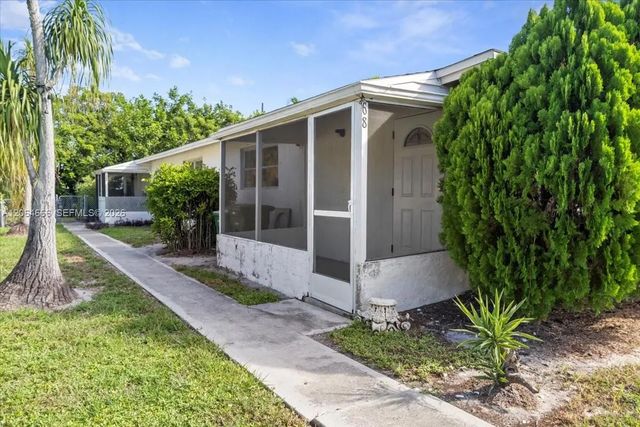 3 of 49 - 681/683 95th Avenue N, Naples, FL