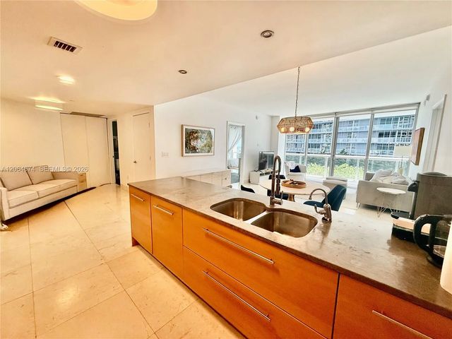 3 of 17 - 475 Brickell Avenue #1609, Miami, FL