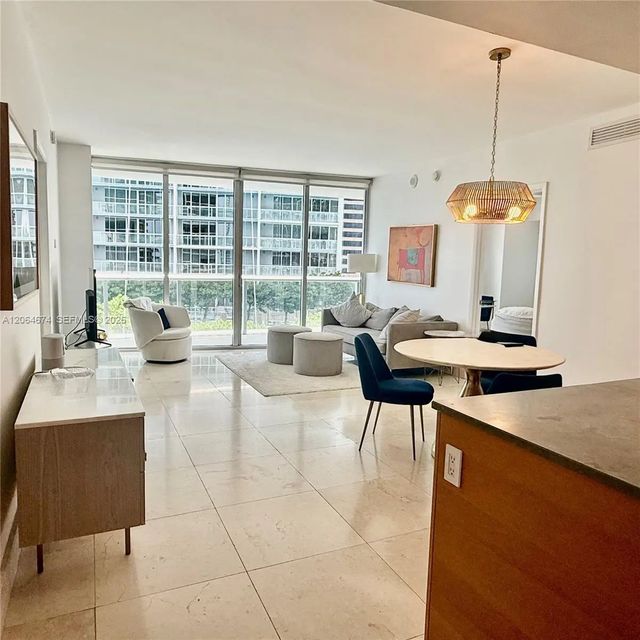 5 of 17 - 475 Brickell Avenue #1609, Miami, FL