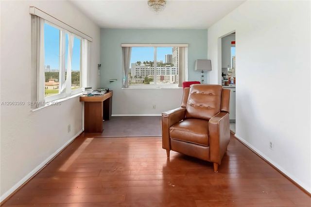 4 of 10 - 1700 Pierce Street #701, Hollywood, FL
