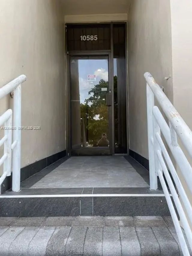 2 of 5 - 10585 Sw 109th Court, Miami, FL