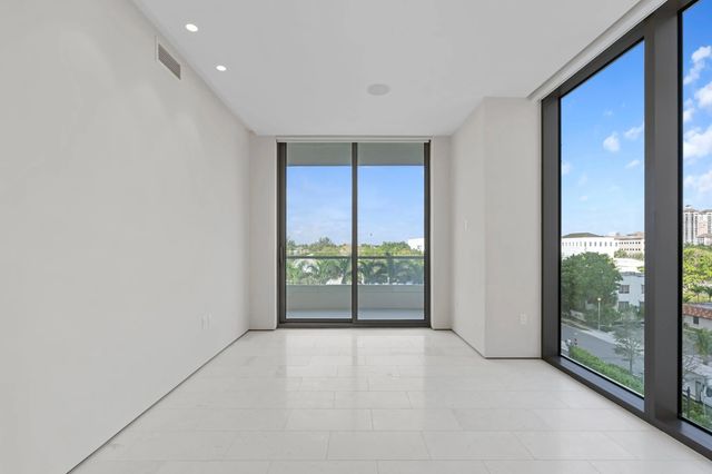 3 of 12 - 200 Arkona Court #401, West Palm Beach, FL