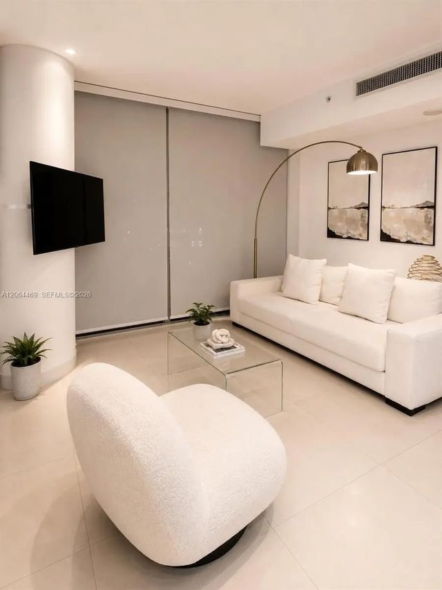 5 of 20 - 92 Sw 3rd Street #1210, Miami, FL