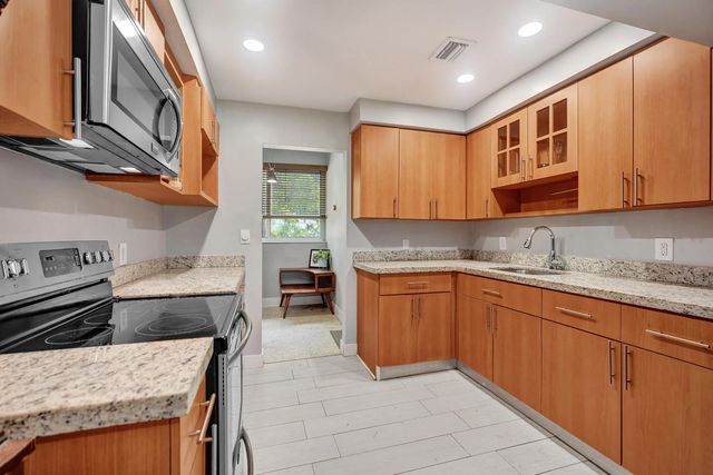 4 of 21 - 13105 Ne 13th Avenue, North Miami, FL