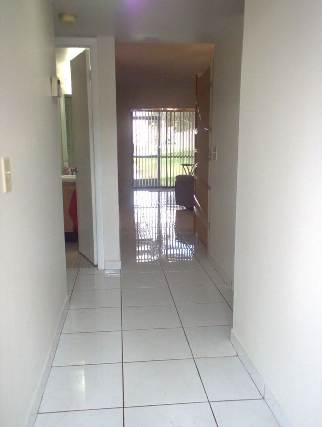 5 of 25 - 10332 Sunrise Lakes Boulevard #111, Sunrise, FL