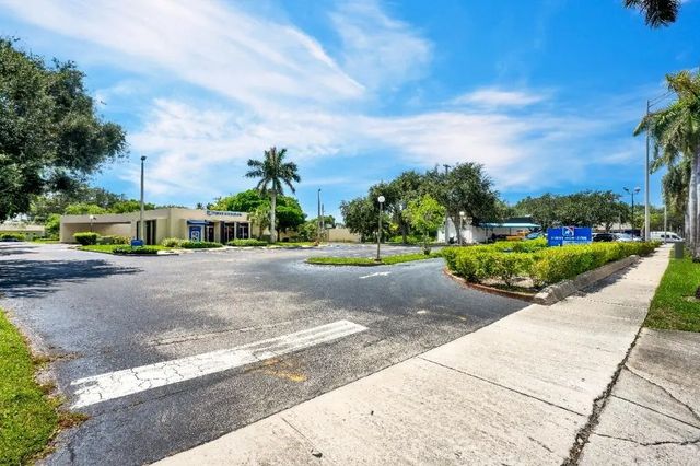 4 of 20 - 4820 N Federal Highway, Lighthouse Point, FL