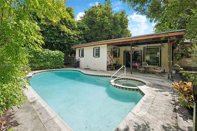 2 of 36 - 350 To To Lo Chee Drive, Hialeah, FL