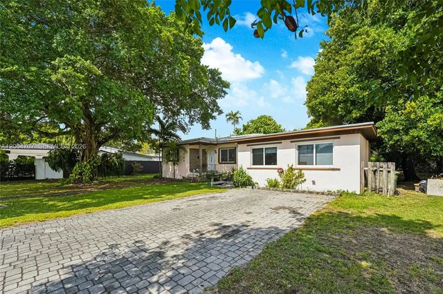 4 of 36 - 350 To To Lo Chee Drive, Hialeah, FL