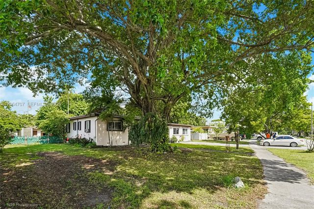 5 of 36 - 350 To To Lo Chee Drive, Hialeah, FL