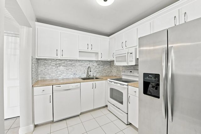 4 of 26 - 9300 Sw 8th Street #219, Boca Raton, FL