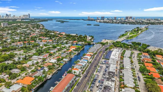 2 of 25 - 2205 Ne 1/2 123rd Street #2205, North Miami, FL