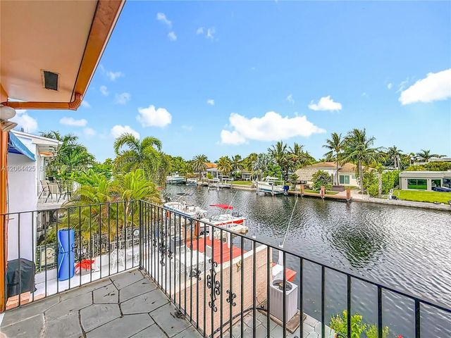 3 of 25 - 2205 Ne 1/2 123rd Street #2205, North Miami, FL