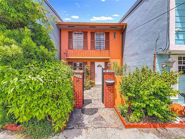 4 of 25 - 2205 Ne 1/2 123rd Street #2205, North Miami, FL