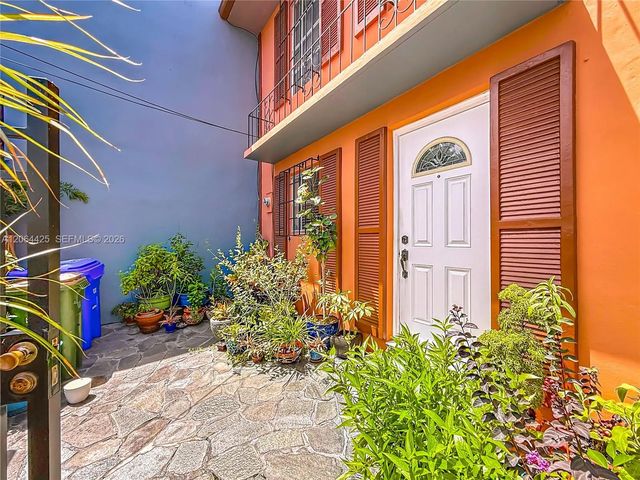 5 of 25 - 2205 Ne 1/2 123rd Street #2205, North Miami, FL