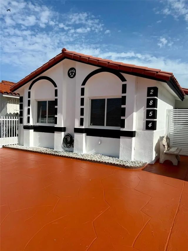 2854 W 75th Terrace, Hialeah