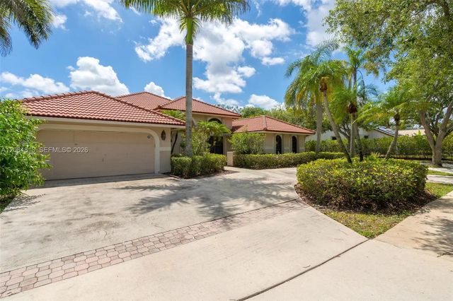 1051 Deerpath Court, Weston