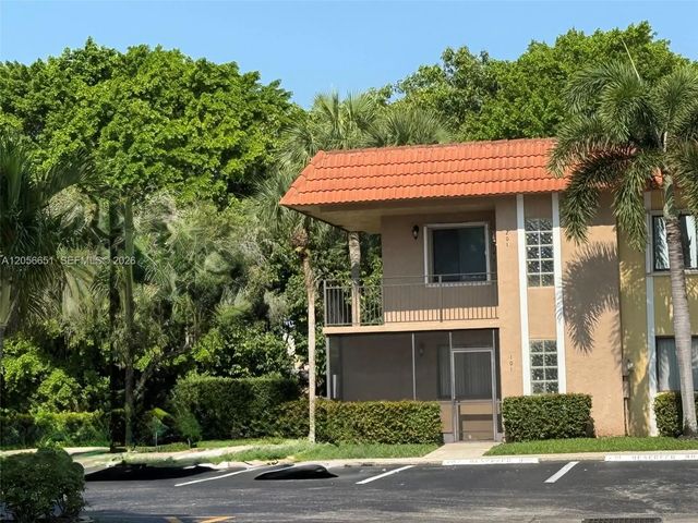2 of 22 - 435 Lakeview Drive #201, Weston, FL