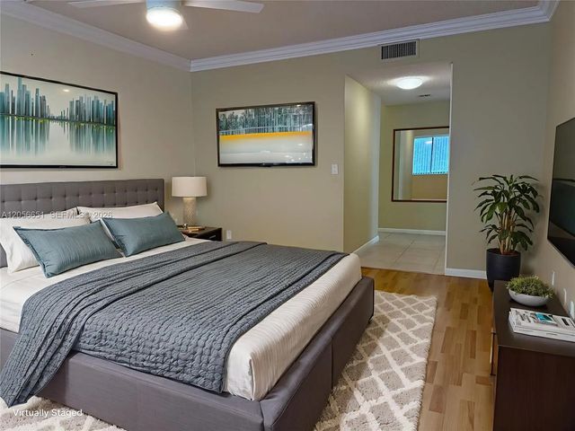 4 of 22 - 435 Lakeview Drive #201, Weston, FL