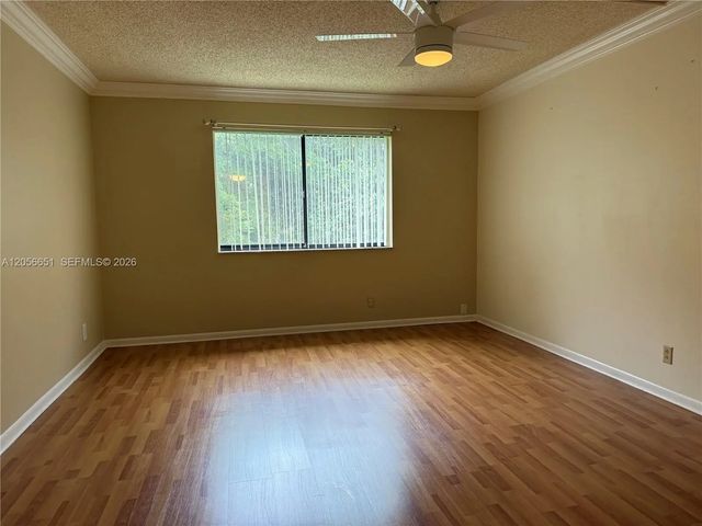 5 of 22 - 435 Lakeview Drive #201, Weston, FL