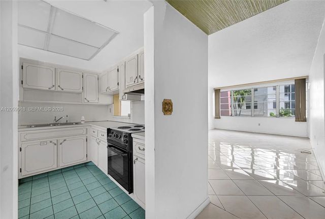 4 of 43 - 18555 Ne 14th Avenue #502, Miami, FL
