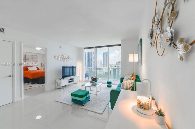 2 of 33 - 50 Biscayne Boulevard #2505, Miami, FL