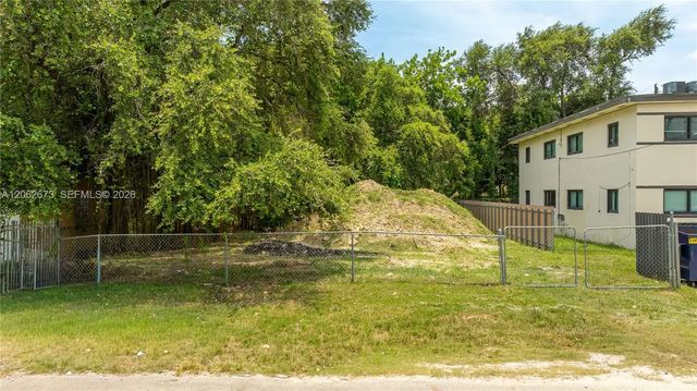 28 Nw 76th Street, Miami