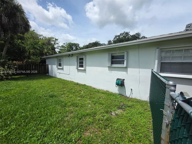 2 of 27 - 4020 Sw 2nd Street, Plantation, FL
