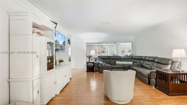 4 of 27 - 4020 Sw 2nd Street, Plantation, FL