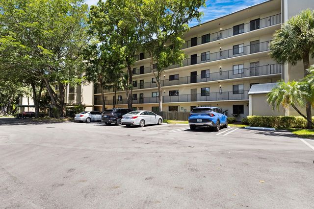 3 of 40 - 2209 S Cypress Bend Drive #507, Pompano Beach, FL