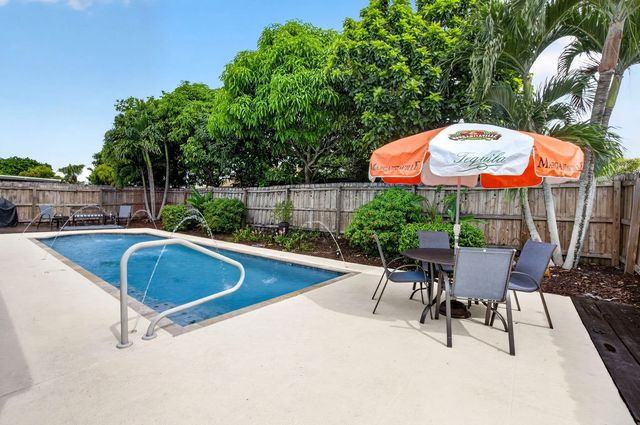 2 of 50 - 7919 Blairwood Circle S, Lake Worth, FL