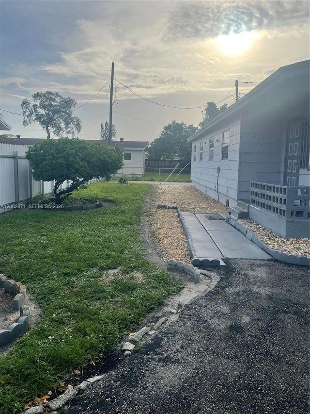 4 of 9 - 2311 Nw 27th Terrace, Fort Lauderdale, FL